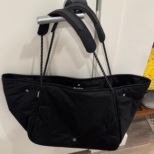 lululemon tote. Like new ; only used once.